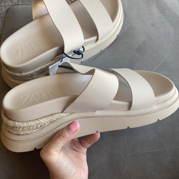 ✅SOLD✅ZARA RUBBERISED FLAT SPORTY SANDALS - Picture 11 of 15